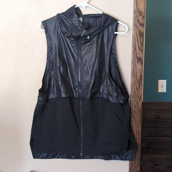 Under Armour Jackets & Blazers - Under Armour Black Hooded Zip Up Vest